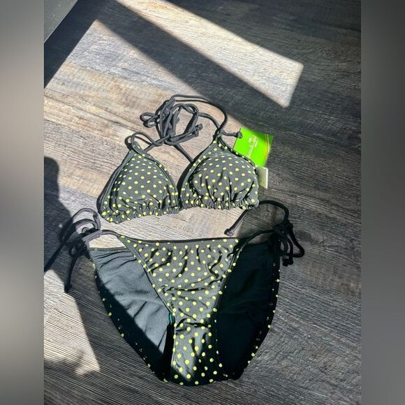 Black and yellow bikini #20 - Picture 1 of 10